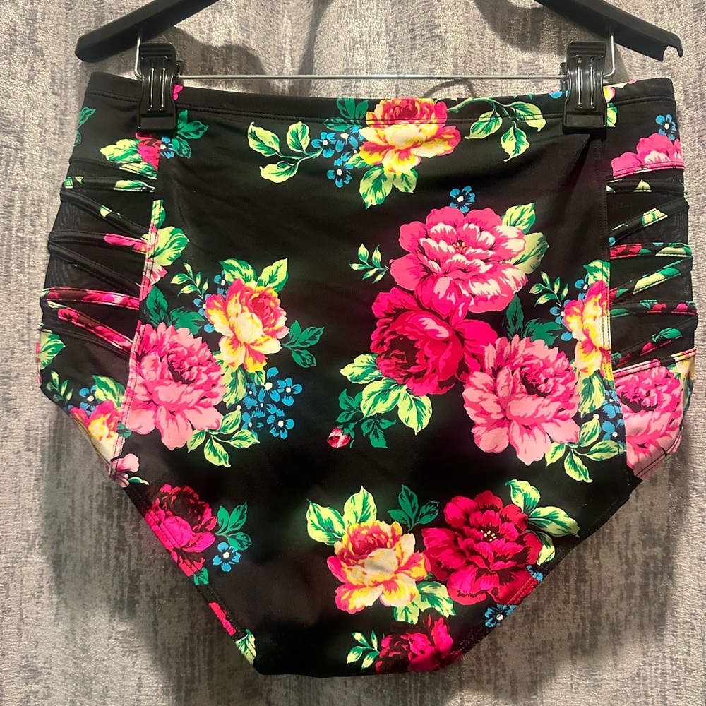 Torrid High-Rise Lattice Floral Swim Bottom size 2 - Picture 3 of 8